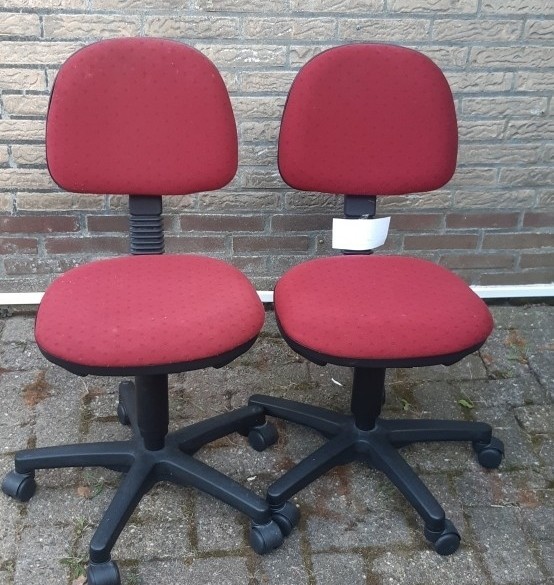 2 bureau stoelen