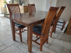 Eettafel met 4 stoelen 