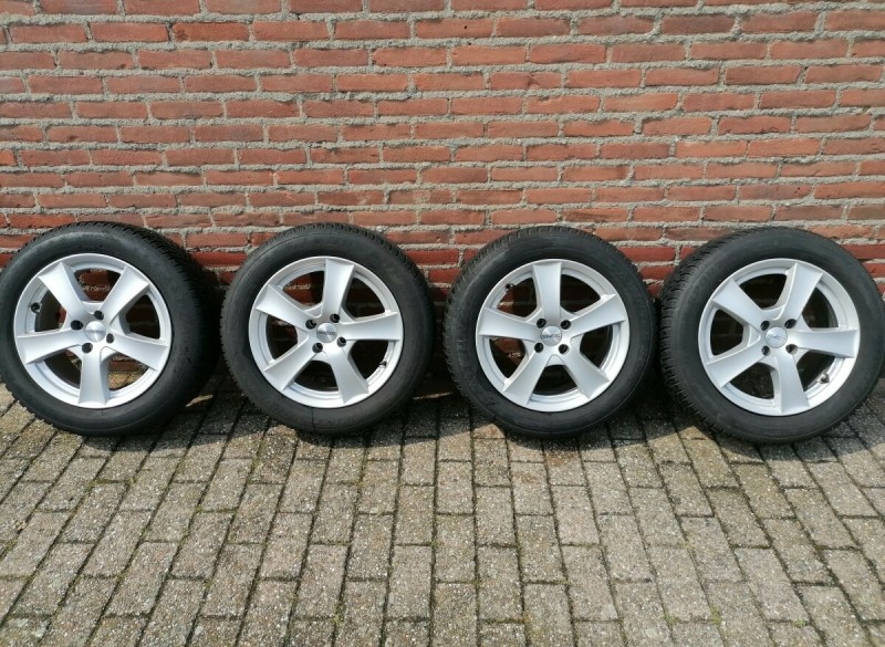 Winterbanden op ALUMINIUM velg -  205/55 R16