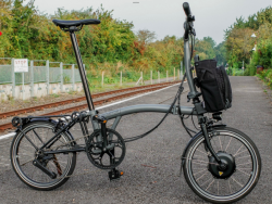 Elektrische Brompton Vouwfietsen Gezocht voor Vakanties 