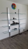 Design glazen wandmeubel (vitrine) met verlichting