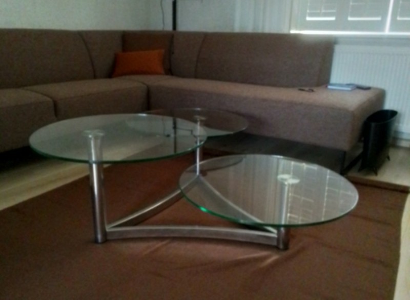 Glazen salontafel met RVS.