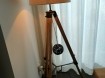 Vloerlamp op houten 3 poot nieuwstaat 30 euro 