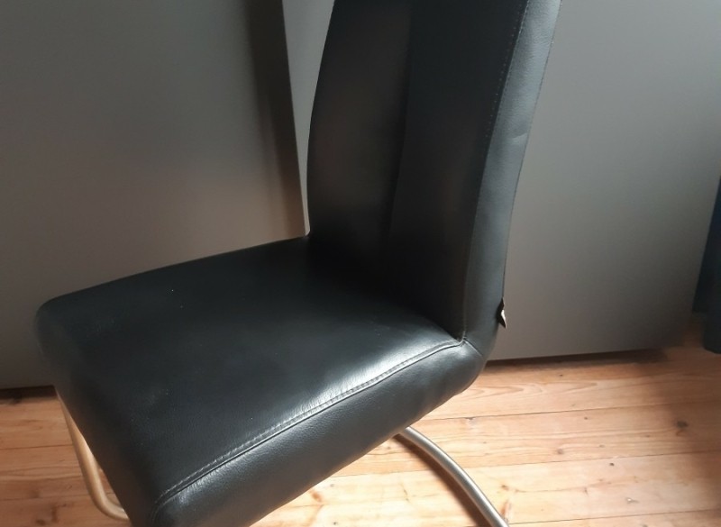 4 mooie zwart leren eetkamerstoelen 