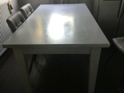 Eetkamertafel