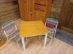 kindertafel met stoelen