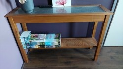 Grenen side table met glasplaat