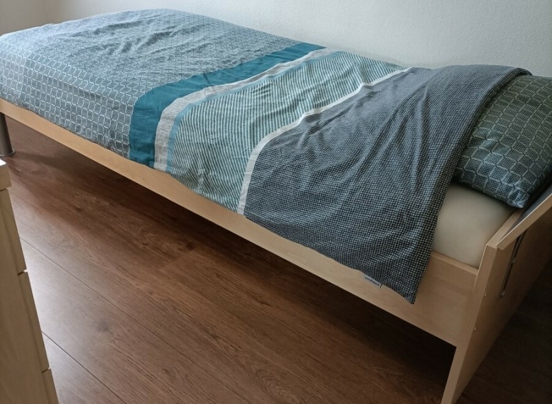 Zeer mooi bed 90 x200 nieuwstaat