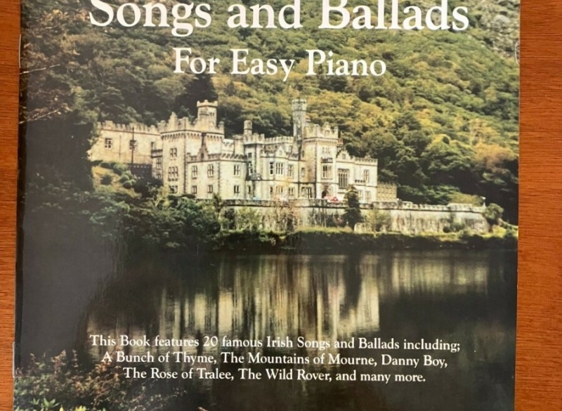 Ireland's Best Loved Songs and Ballads For Easy Piano