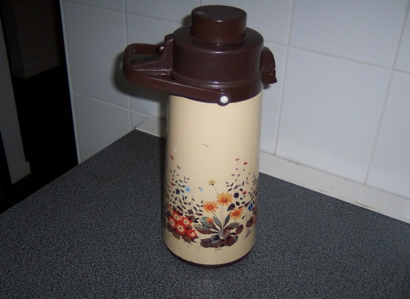 Vintage koffiekan met pomp, 1.9L. 