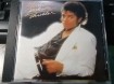 Te koop de originele CD Thriller van Michael Jackson.