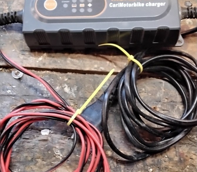 12 volt acculader