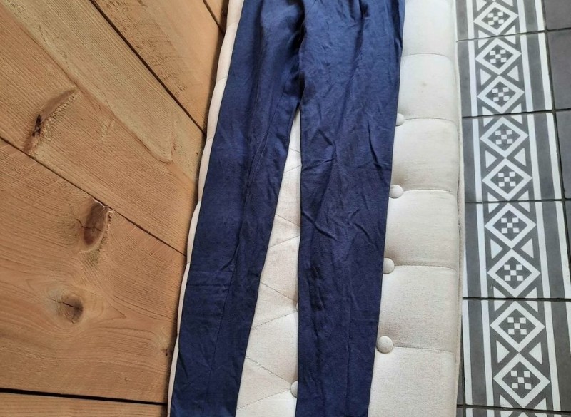 donkerblauwe meisjes legging maat 134/140.