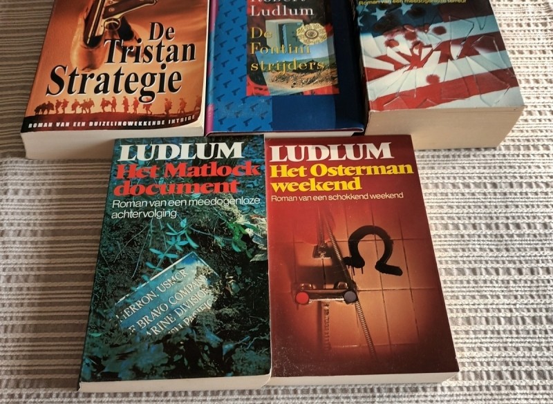 5 Ludlum boeken 