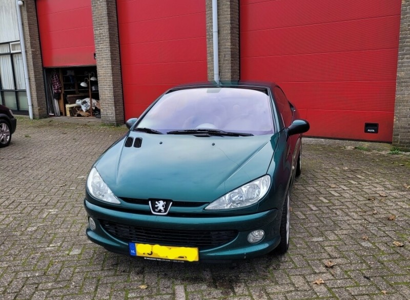 Peugeot 206cc 2.0 16v te koop