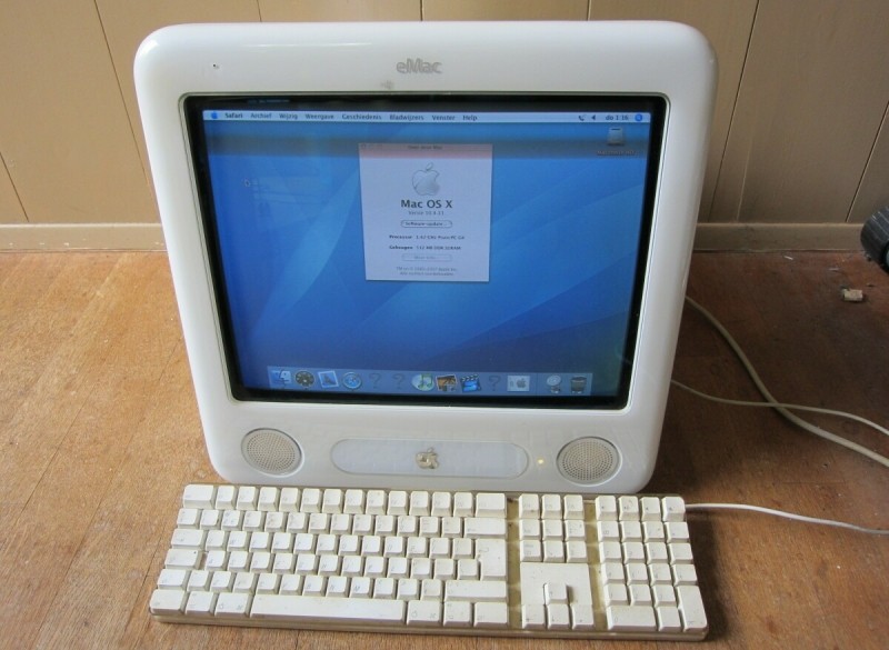 Apple eMac computer