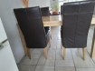 Eettafel en stoelen