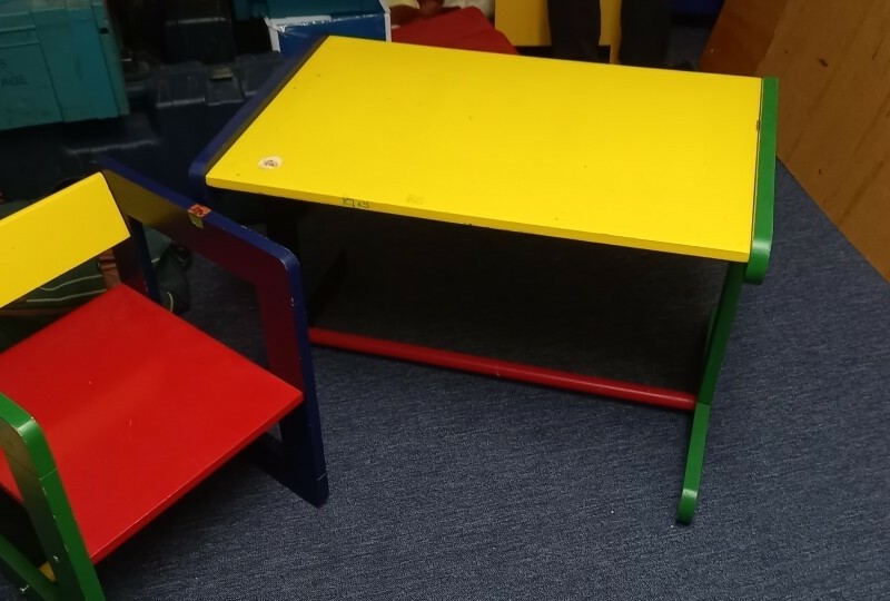 kinder tafel en bijpassende stoel