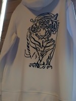 Mooie tijger op witte hoody