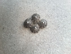 Zilveren knoop broche