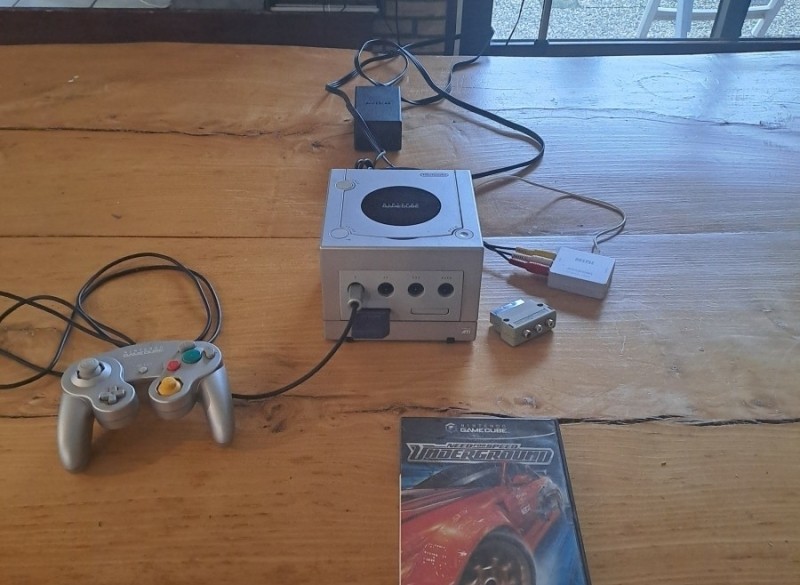 Gamecube Silver Edition, Compleet met Need for Speed.