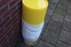 Plastic emmers 10 L met opdruk en deksel ze zijn schoon