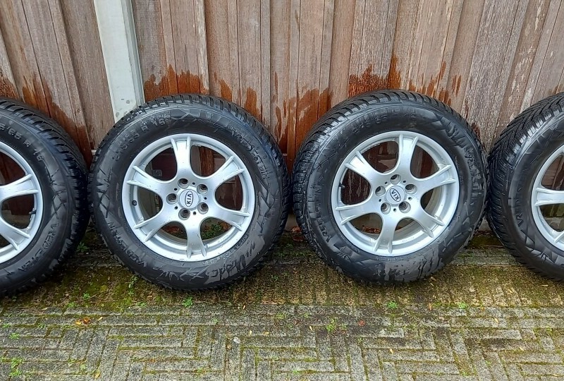 Vredestein winterbanden 'nieuw' 215/65R16, inclusief velgen