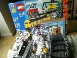 Lego gele goederentrein